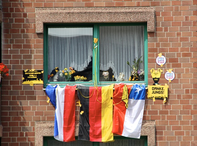 四川筠连山体滑坡仍在持续 救援力量连夜布设雷达 现场探访→.